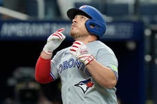 Okamoto fija récord de novato de Azulejos con su 25to jonrón; Toronto vence 10-5 a Rays