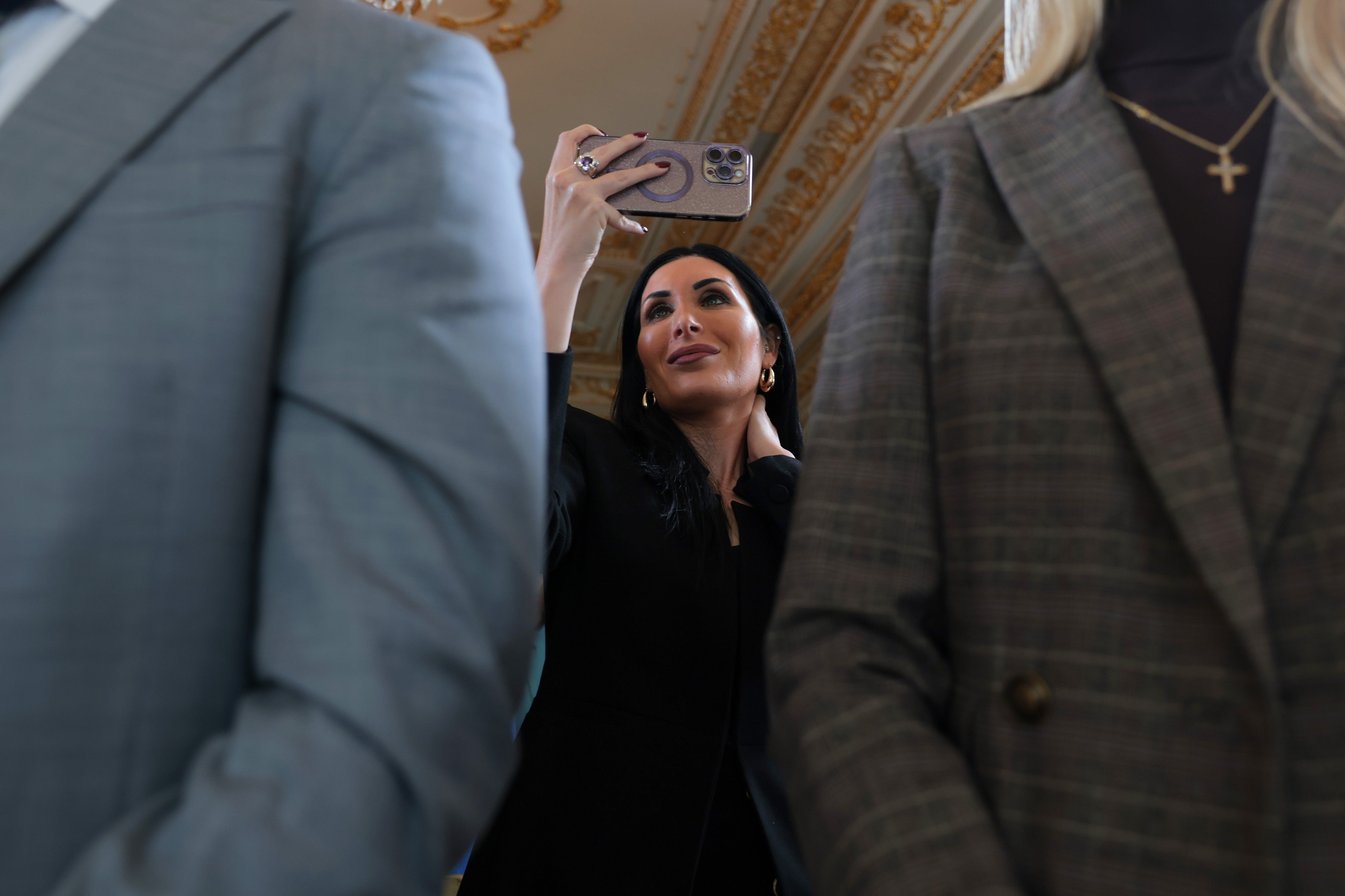 La activista política de derecha Laura Loomer afirmó que entre quienes trabajan para el presidente Trump hay mucha rivalidad profesional y a algunos les incomoda su lealtad