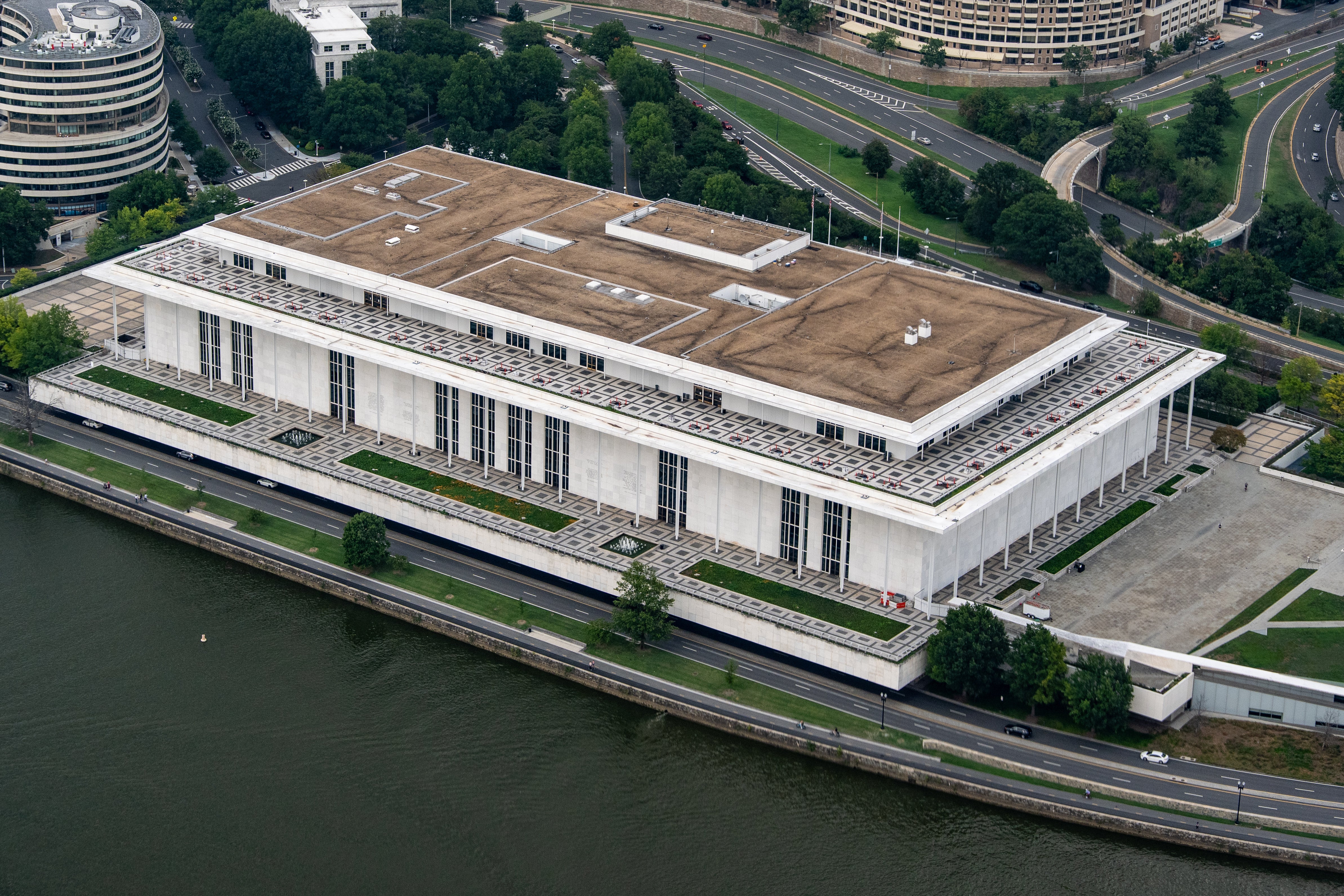 TRUMP-CENTRO KENNEDY
