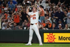 Un foul polémico frena a Pete Alonso y los Yankees golpean en la octava para vencer 5-3 a Orioles