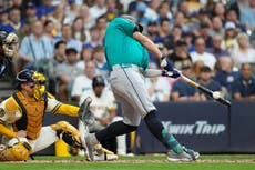 Marineros se recuperan de derrota humillante y se imponen 7-5 a Cerveceros