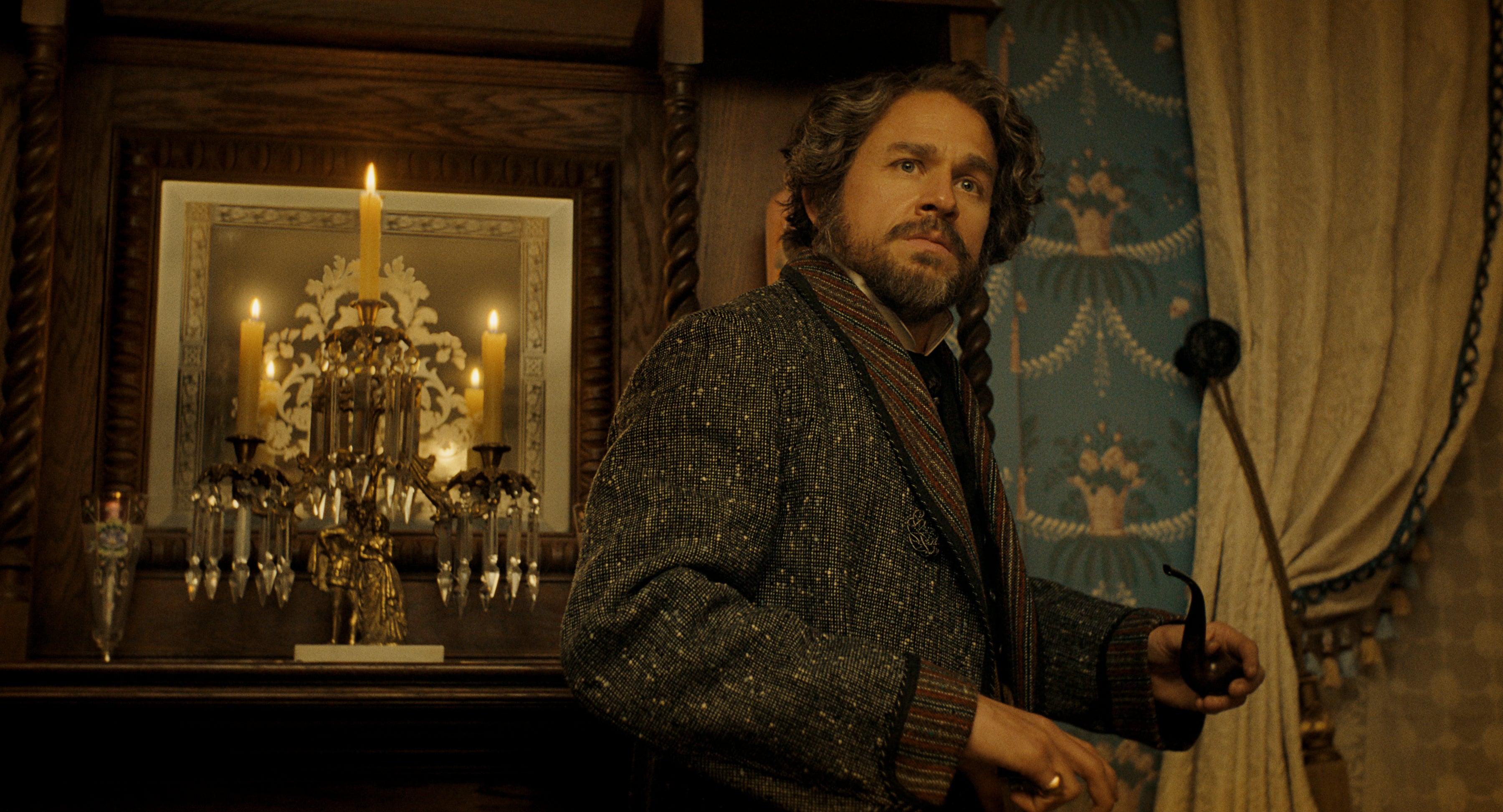 Charlie Hunnam interpreta a Andrew, el padre de Lizzie Borden, en ‘Monstruo: La historia de Lizzie Borden’, de Netflix