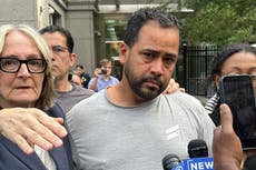 Piloto de lancha que volcó en el puerto de Nueva York estaba ilegalmente en EEUU: autoridades