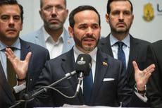 De la Espriella presenta su cúpula militar y le ordena “liberar” a Colombia del “narcoterrorismo”