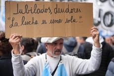 "No podemos pagar": deudores reclaman ayuda a Milei ante récord de morosidad