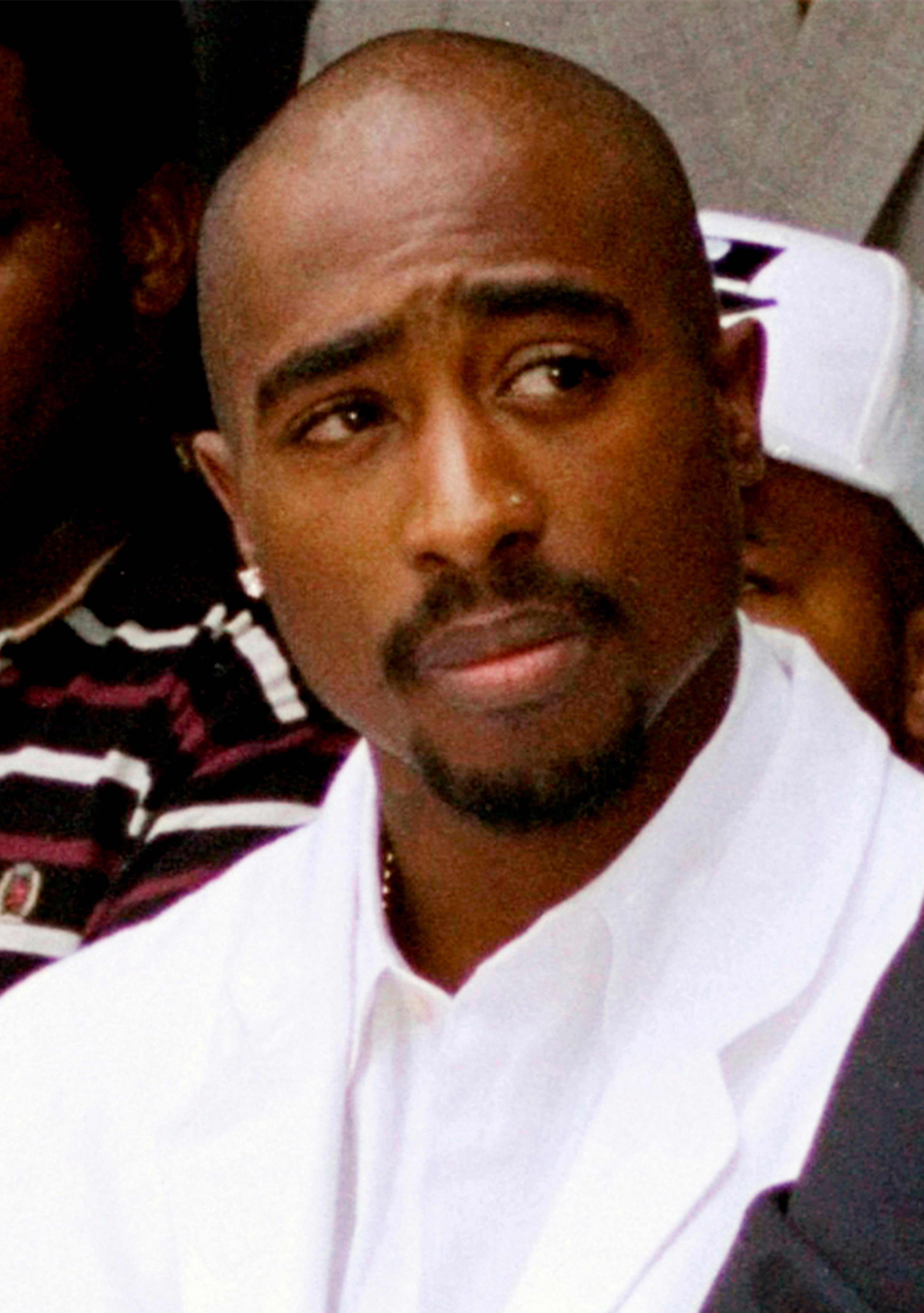 La fiscalía alega que Shakur fue asesinado para vengar el ataque que el séquito del rapero había perpetrado unas horas antes contra Anderson, el sobrino de Davis, en el MGM Grand