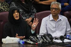Familia y partido de Khan dicen que Pakistán violó una orden judicial al llevarlo a hospital estatal