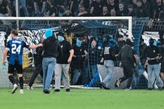 Partido de Copa de Alemania empañado por fuegos artificiales e invasión de cancha