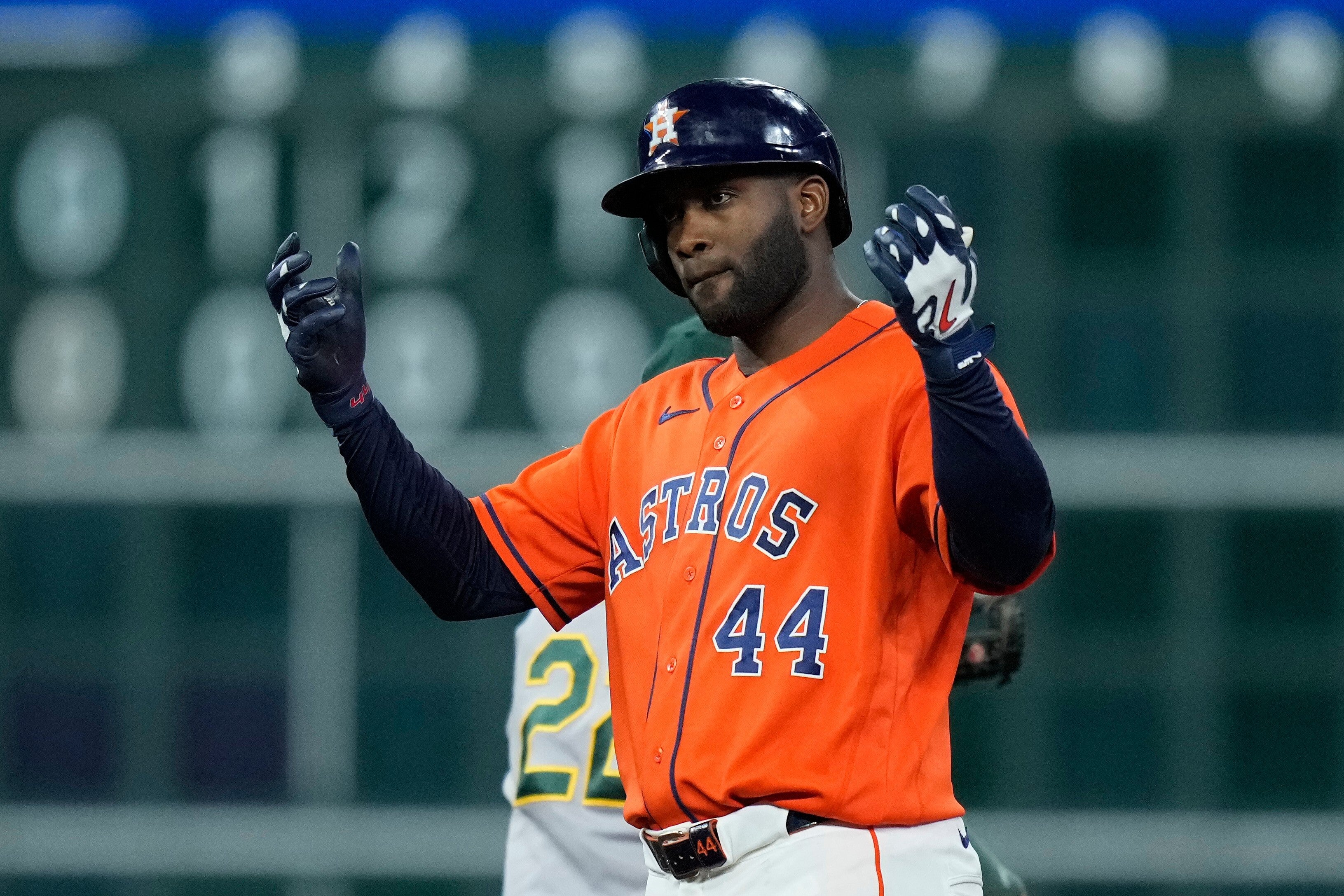 Un día después de ser apaleados, Astros derrotan 4-0 a Atléticos con 4 empujadas por Yordan Álvarez
