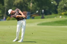 Clark se escapa y aventaja por 5 golpes a McIlroy y Cantlay