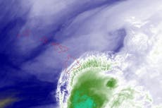 Tormenta tropical Moke amenaza con más lluvia para Hawai, que aún se recupera tras paso de huracán