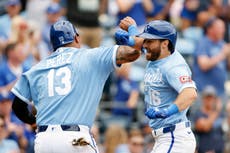 Kansas City vence 11-7 a Detroit, barre la serie y estira su racha a 8 triunfos