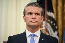 Hegseth enfrenta críticas por comentarios sobre el físico de una instructora
