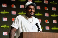 Browns designan a Deshaun Watson como quarterback titular para la primer semana
