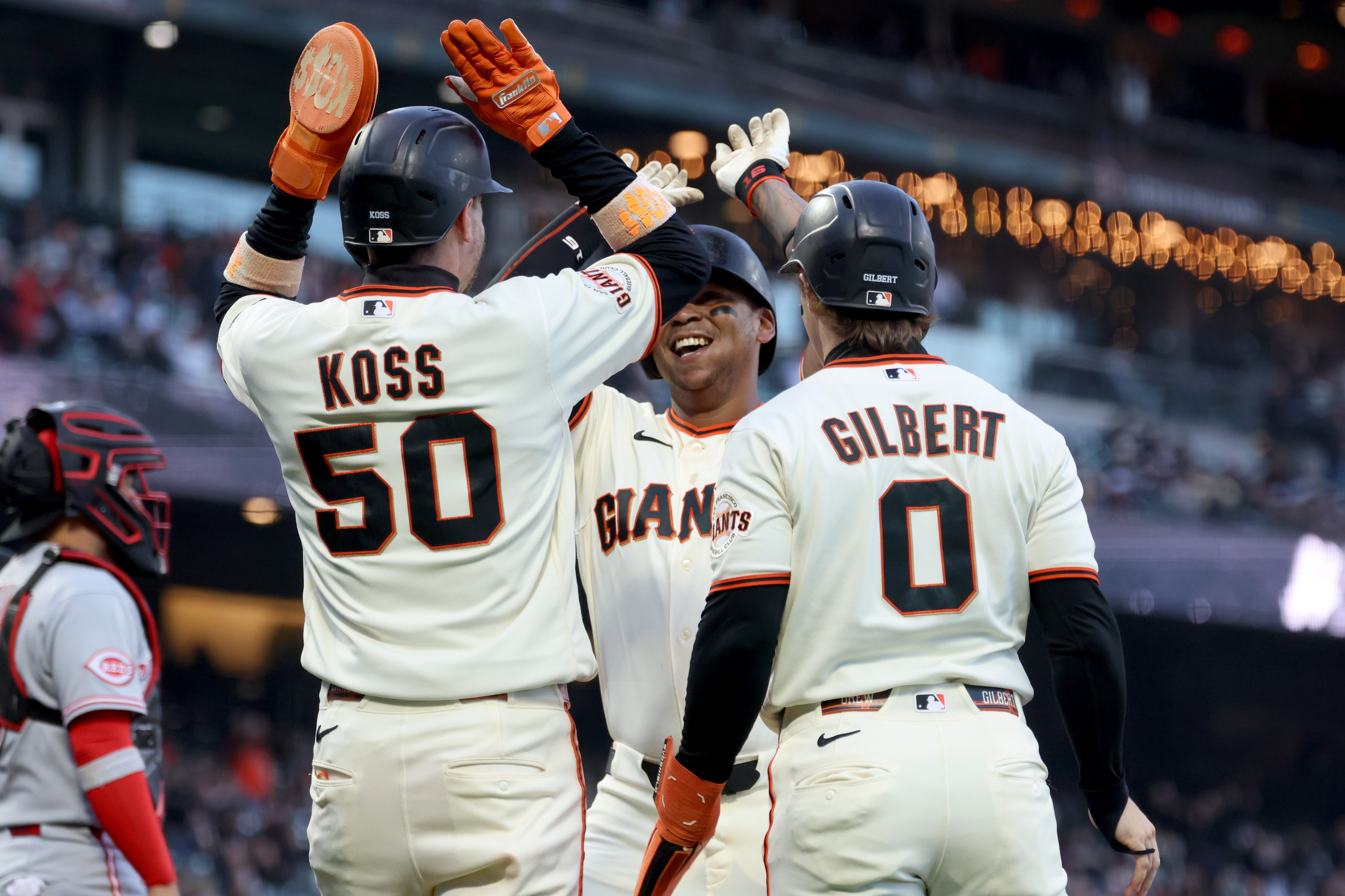 Rafael Devers pega jonrón de 3 carreras y los Gigantes rompen racha al derrotar 5-0 a los Rojos