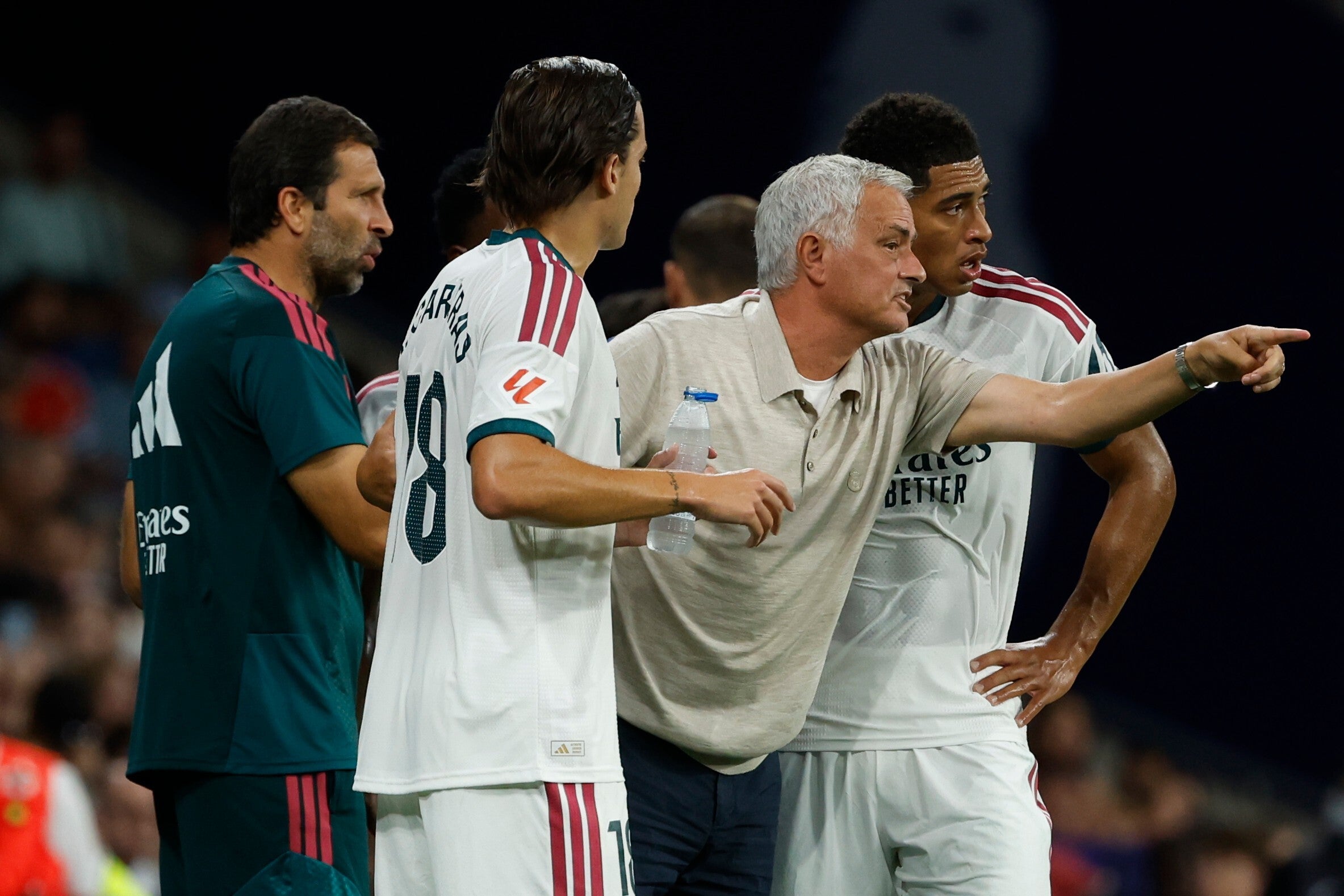 Mourinho dice que Vinícius Júnior es atacado injustamente, pero debe controlar emociones mejor
