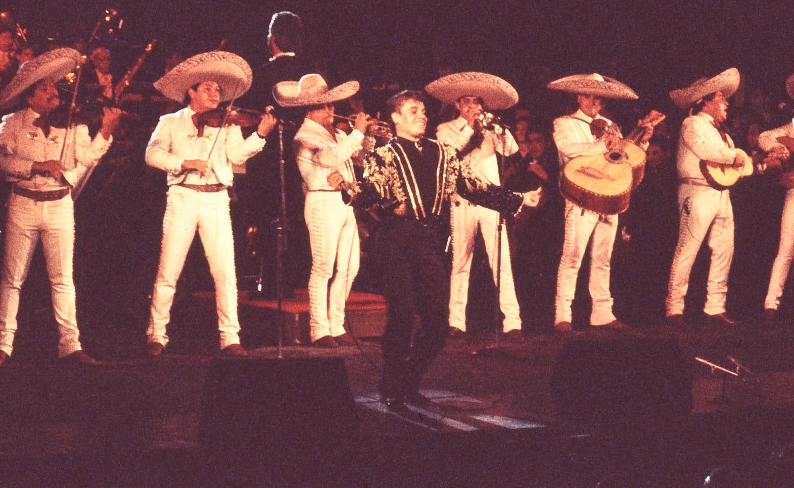 JUAN GABRIEL-MI PRIMER BELLAS ARTES