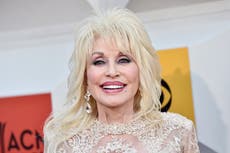 La hermana de Dolly Parton cuenta cómo la cantante quiso ayudar con el cáncer
