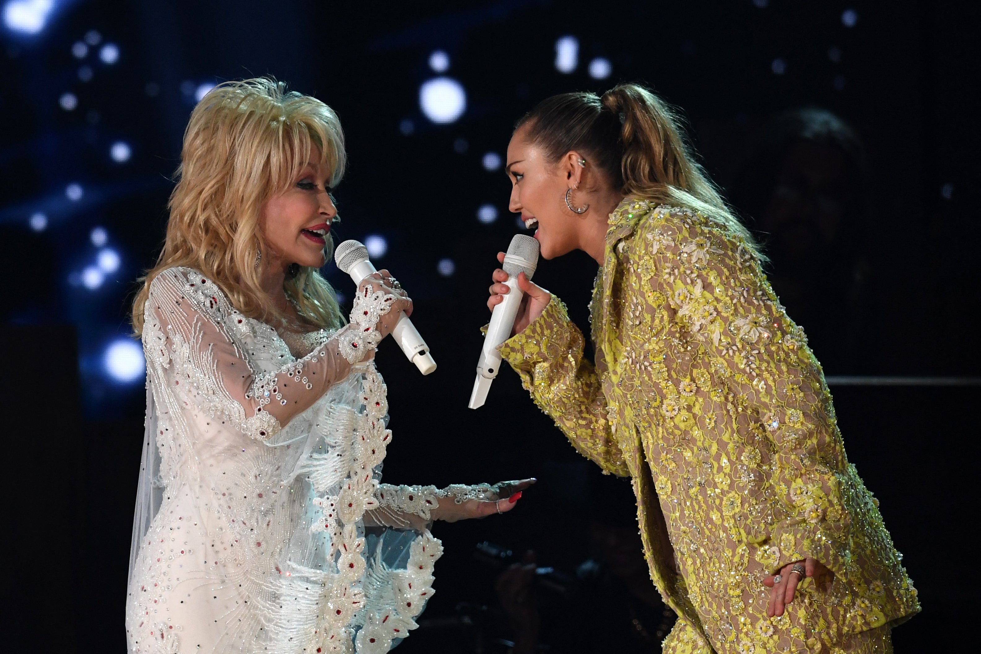 Miley Cyrus ha rendido homenaje al icono de la música Dolly Parton tras su fallecimiento a los 80 años