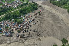 Cientos desaparecidos y al menos 8 muertos tras avalancha que causó inundaciones en Nepal