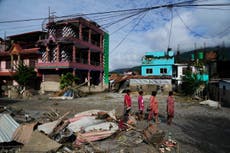 Inundaciones repentinas en Nepal y China dejan desaparecidos de más de 30 países