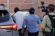 Agente de ICE acusado por tiroteo en Minneapolis queda libre en Texas tras rechazo de extradición