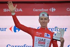 Tadej Pogačar sigue imparable: gana otra etapa de la Vuelta a España tras susto en descenso