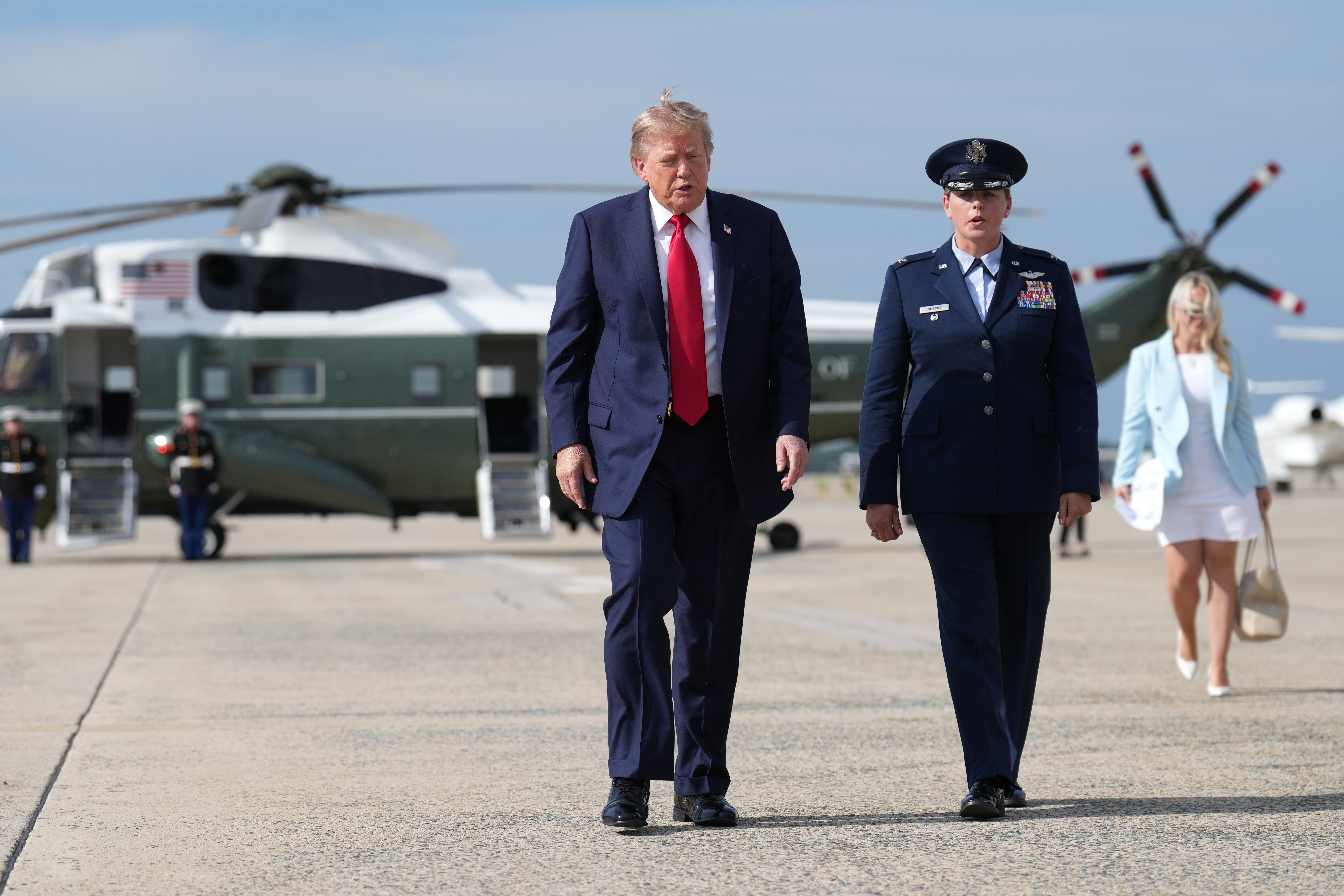 Falla de comunicación puso al Marine One y a un jet en riesgo de colisión en Washington