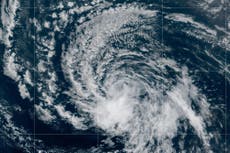 Se forman las tormentas tropicales Karina y Lowell en el Pacífico; Dolly continúa en el Atlántico