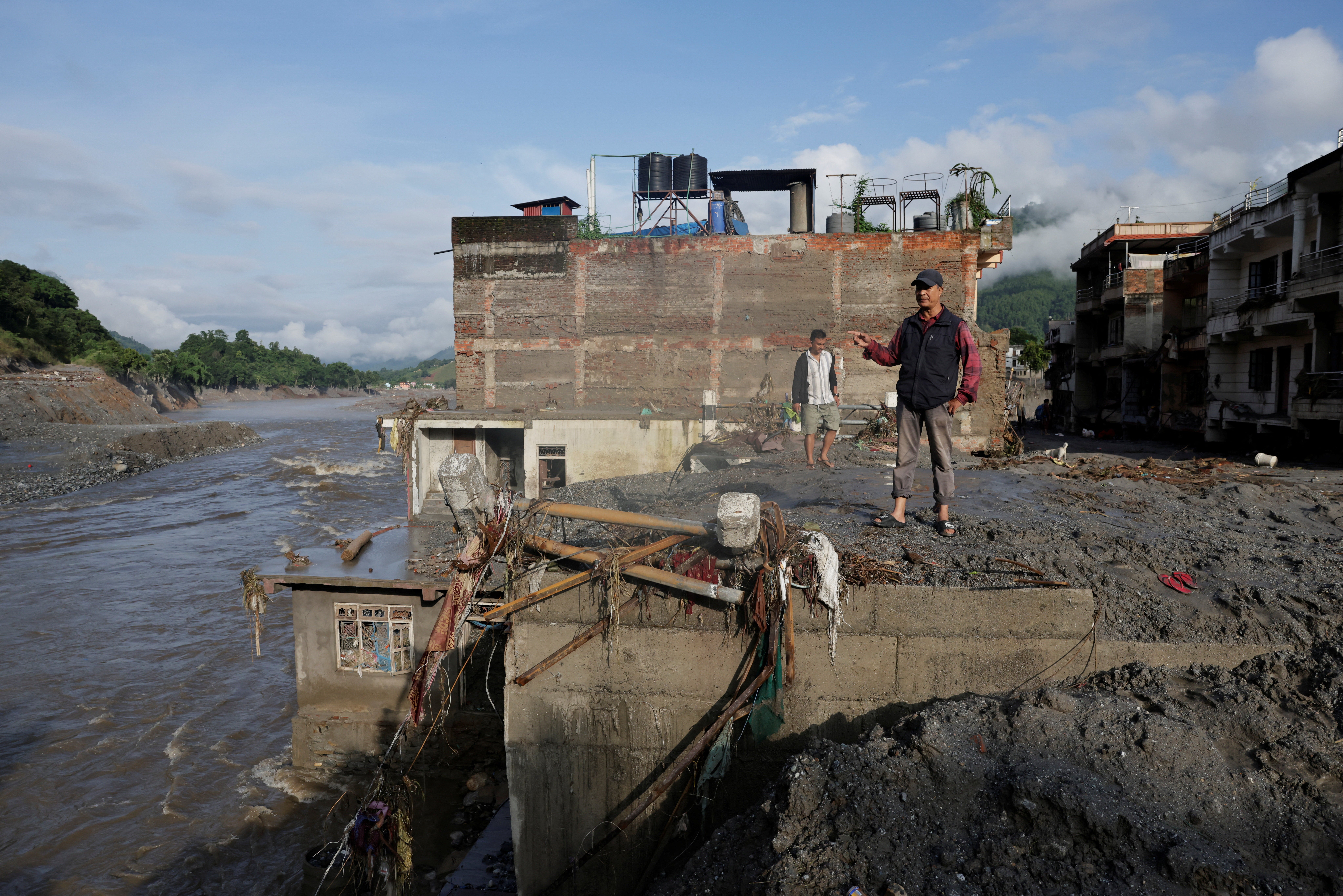 Consecuencias de las inundaciones repentinas en Trishuli, distrito de Nuwakot, Nepal, el 28 de agosto de 2026