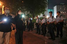 Corte de Hong Kong escucha argumentos sobre sentencia a exorganizadores de vigilia de Tiananmen