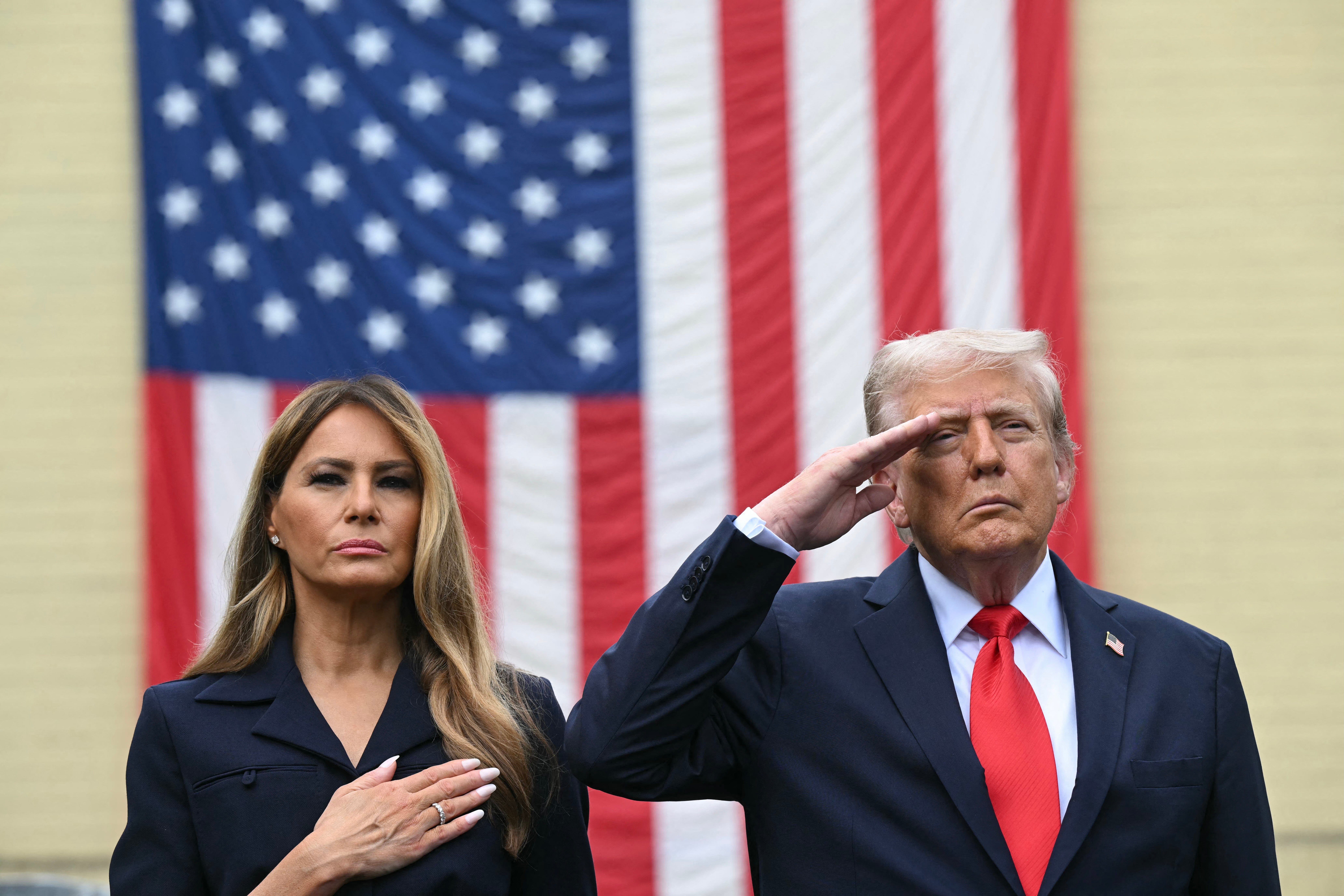 En cambio, el presidente asistirá junto con la primera dama, Melania Trump, a la ceremonia en el Pentágono, donde el ataque del 11 de septiembre dejó 184 muertos