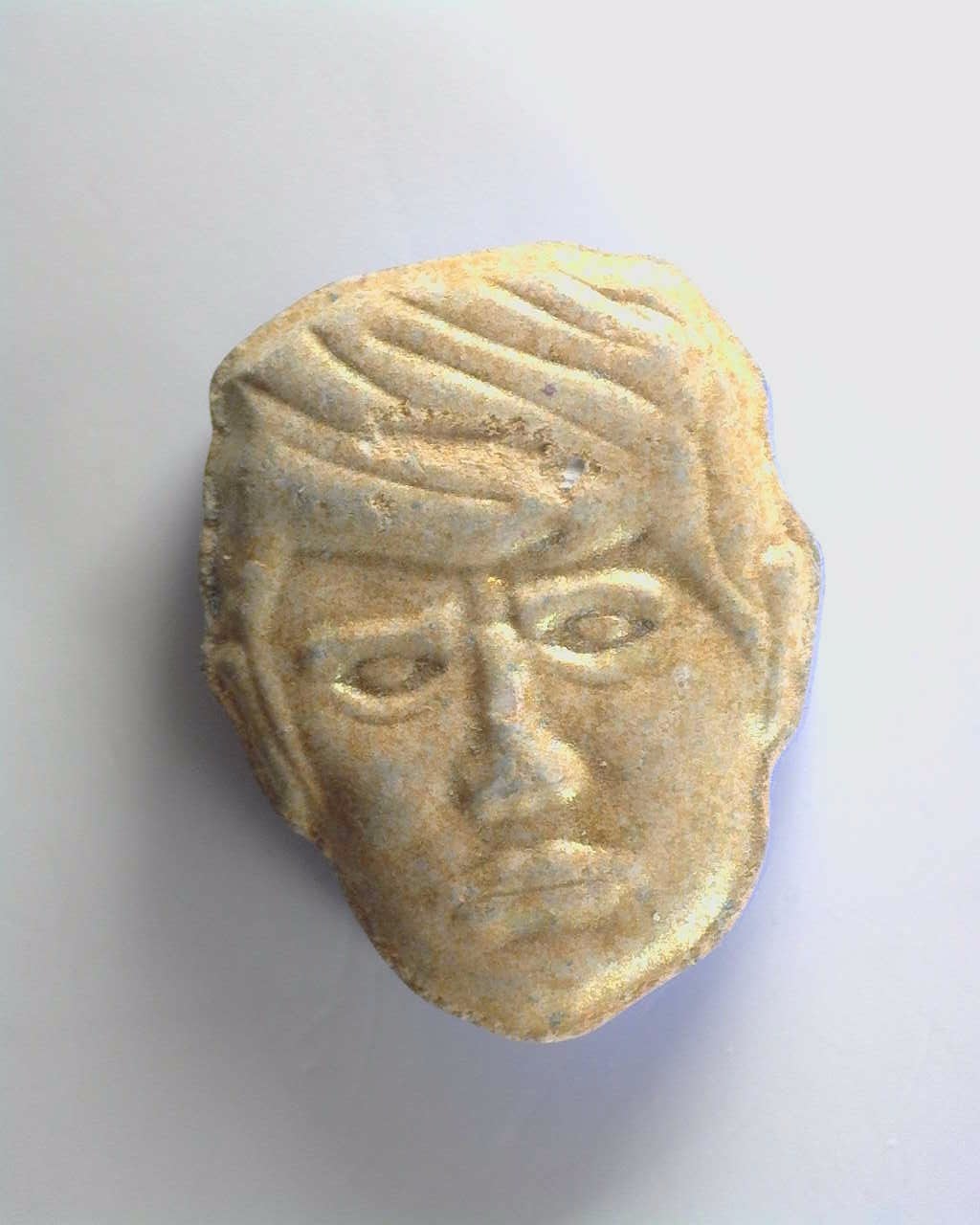 ÉXTASIS-PASTILLAS CON FORMA DE TRUMP