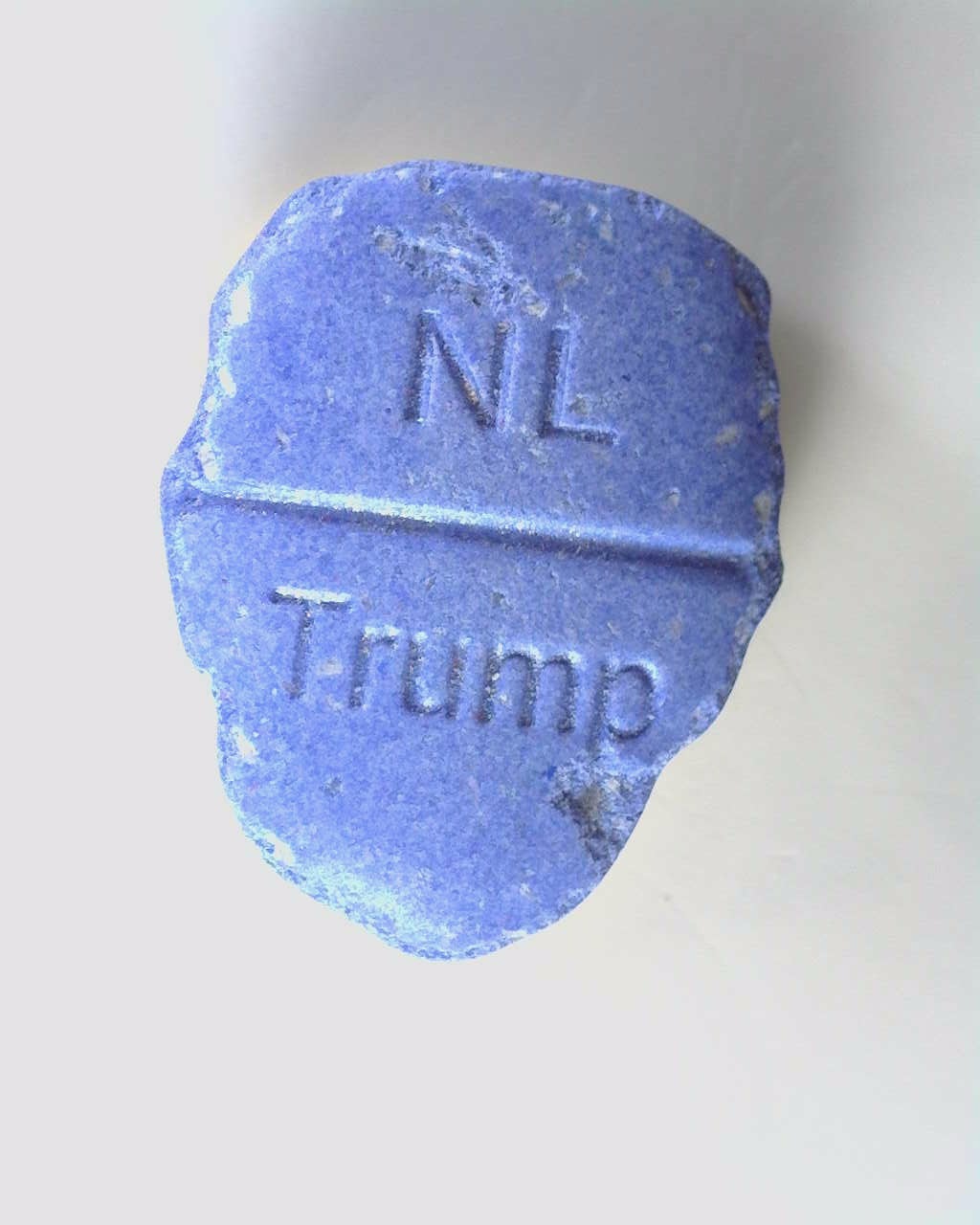 ÉXTASIS-PASTILLAS CON FORMA DE TRUMP