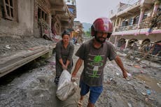 Rescate por inundaciones entra en su 4º día en la frontera Nepal-China; el clima obstaculiza vuelos