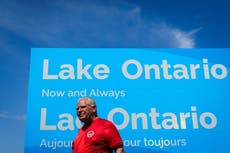 Premier de Ontario responde al “lago Estados Unidos” de Trump con un gran letrero de “lago Ontario”