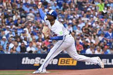Alejandro Kirk conecta hit de desempate en la sexta y Azulejos vencen 4-3 a Marineros