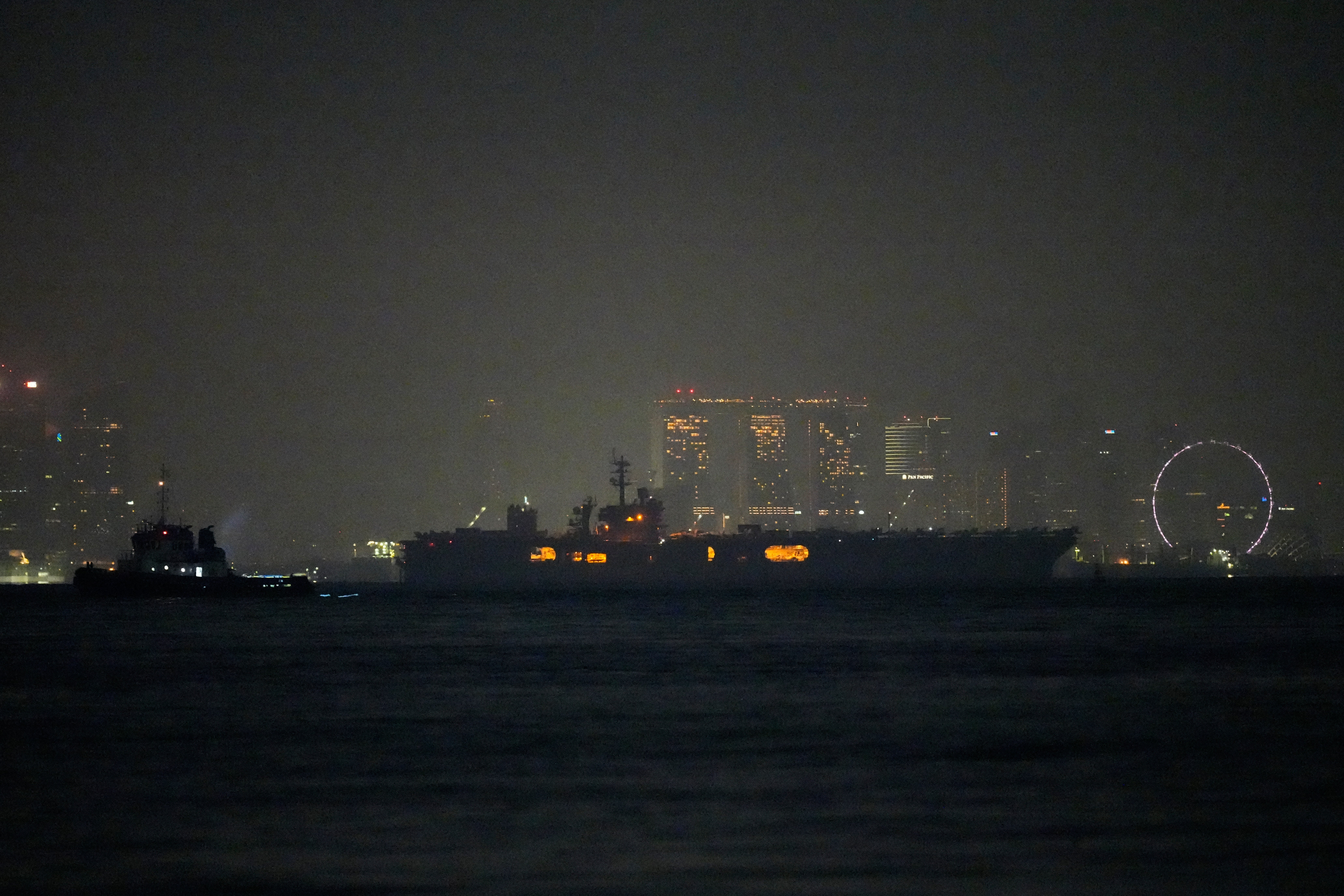 Portaaviones de EEUU pasa frente a Singapur en medio de reportes de problemas