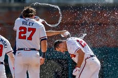 Olson conecta sencillo de oro en la 10ma y Bravos vencen 3-2 a Rockies para 7ma victoria seguida