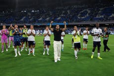 Como anestesia 2-1 a Napoli en la Serie A y Schalke sufre derrota en regreso a la Bundesliga