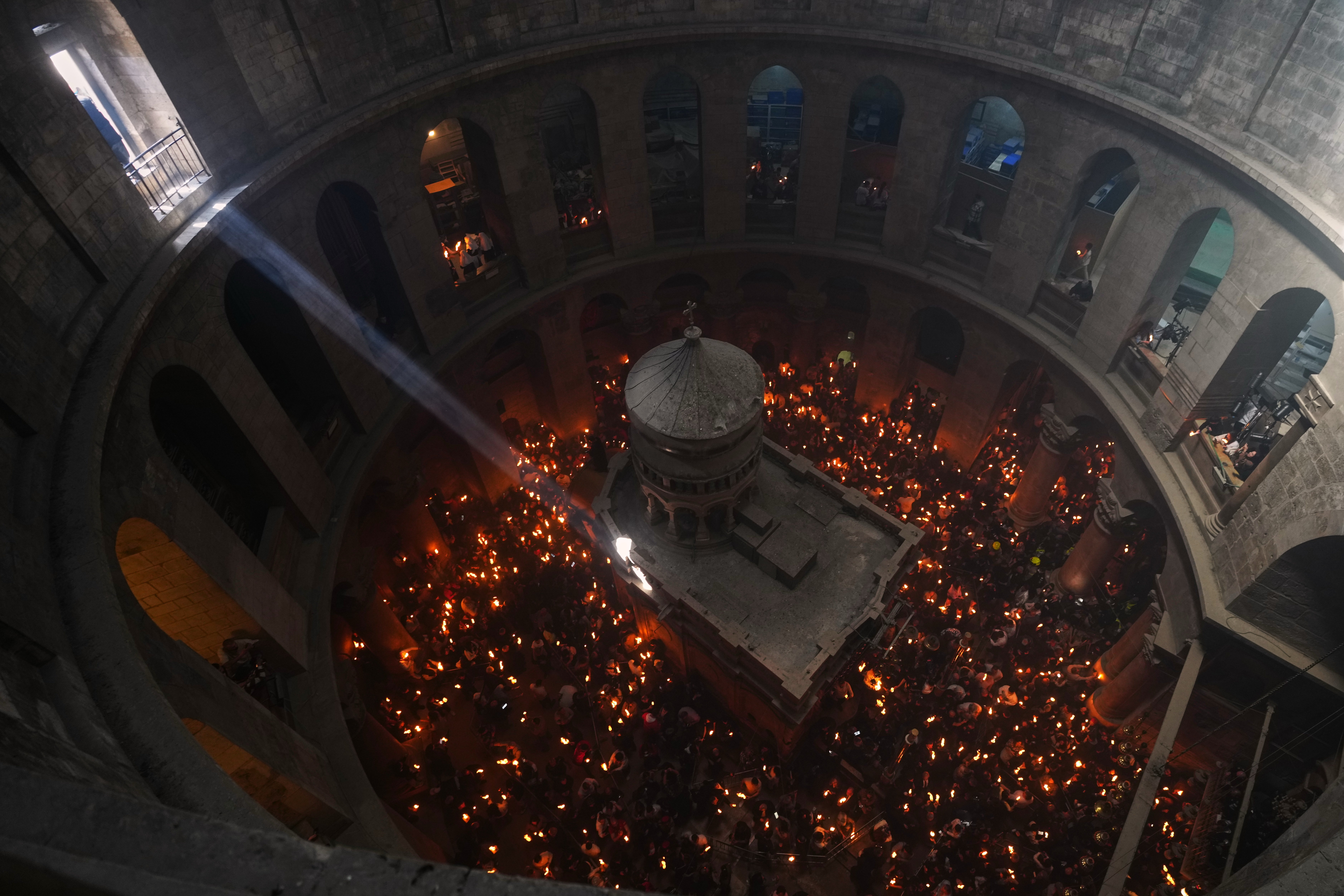 UNA NOCHE EN EL SANTO SEPULCRO