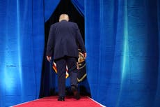 Trump aún insinúa postularse por tercera vez, pero habla más de la vida tras 2028