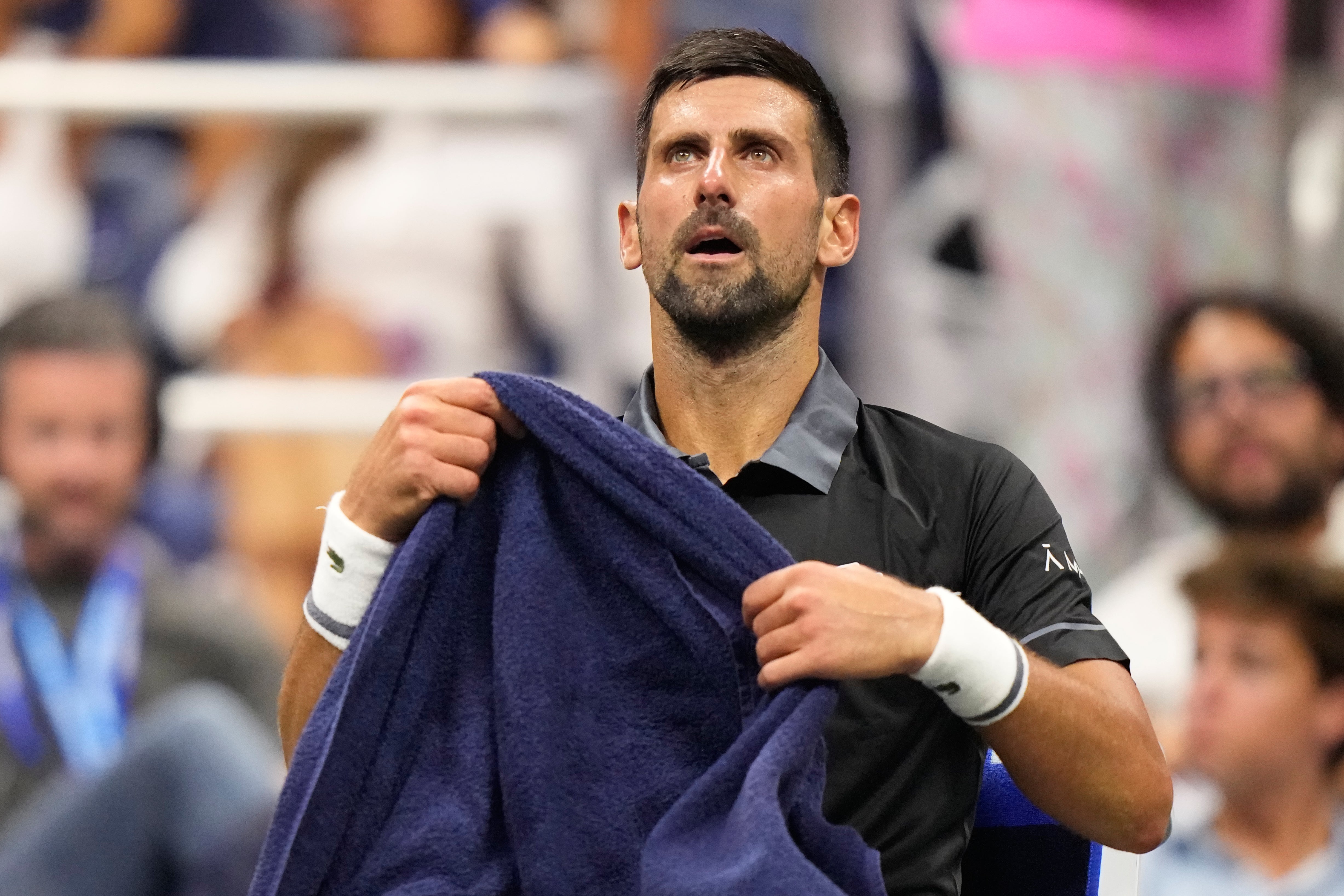 Novak Djokovic terminó llorando tras su derrota ante Mariano Navone