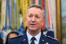 Máximo general dice que Ejército de EEUU no planea enviar tropas a las urnas en noviembre