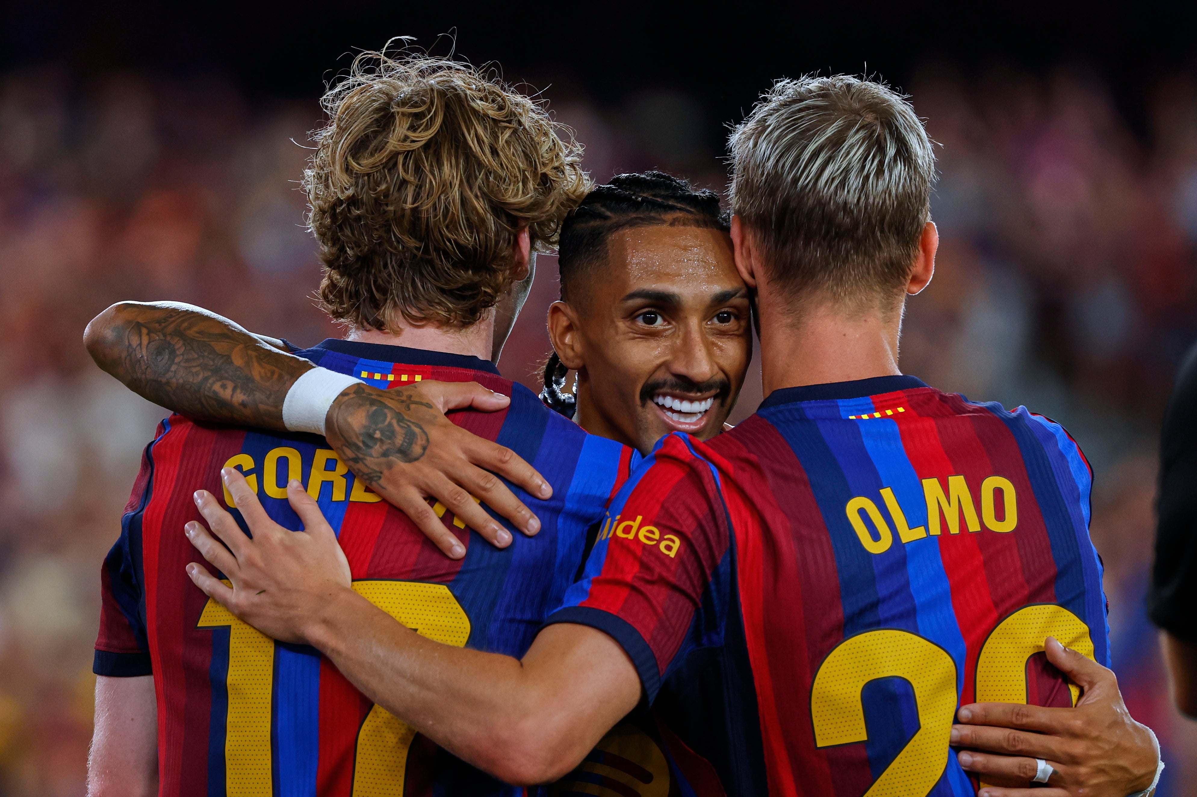 Barcelona arrolla 5-2 al Rayo Vallecano y lidera La Liga española