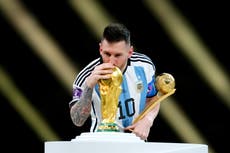 Compañeros de Messi lo homenajean tras su retirada de la selección argentina