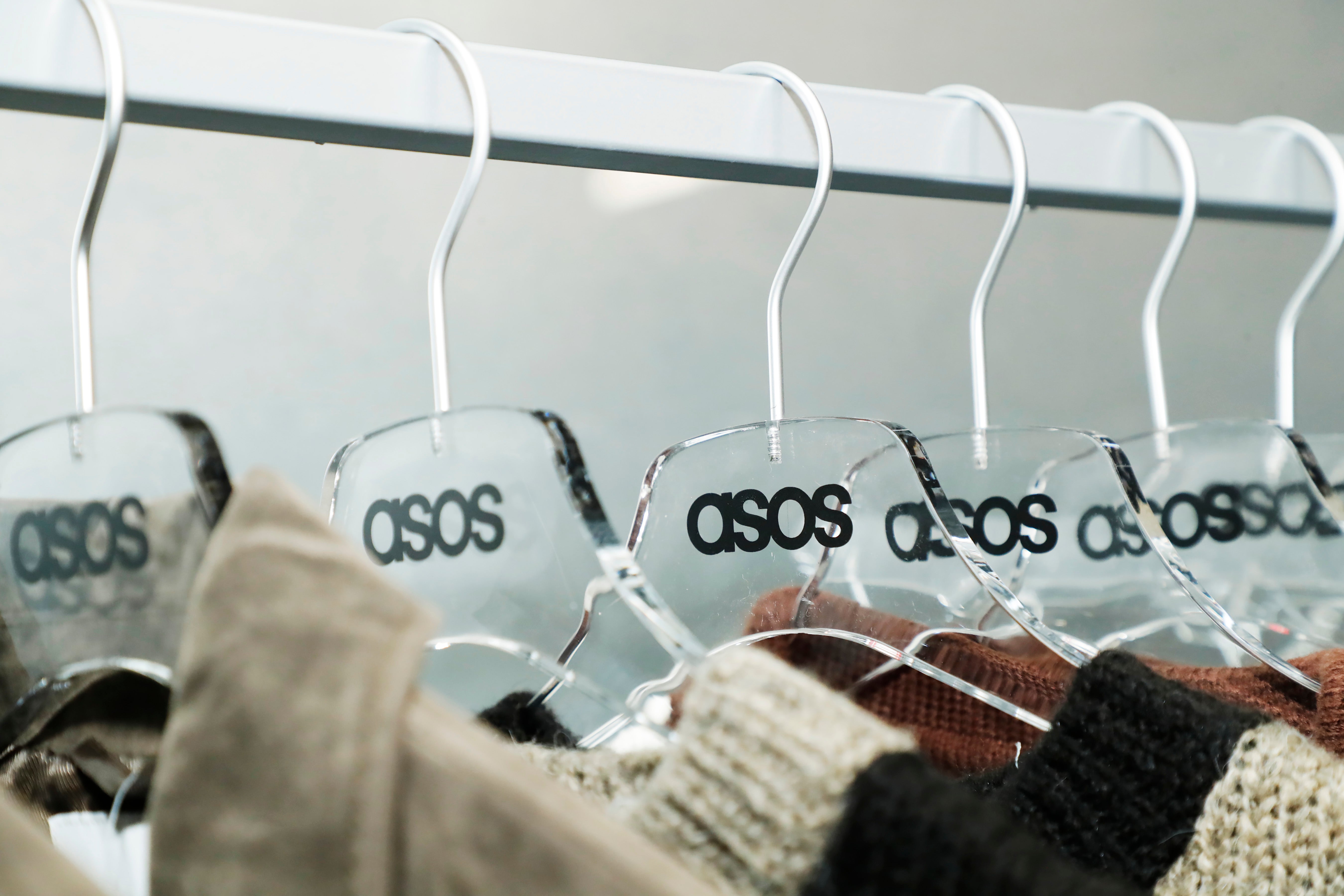 Griffiths cofundó Asos en 2000 como un sitio web dirigido a aficionados a la moda que buscaban ropa a precios reducidos