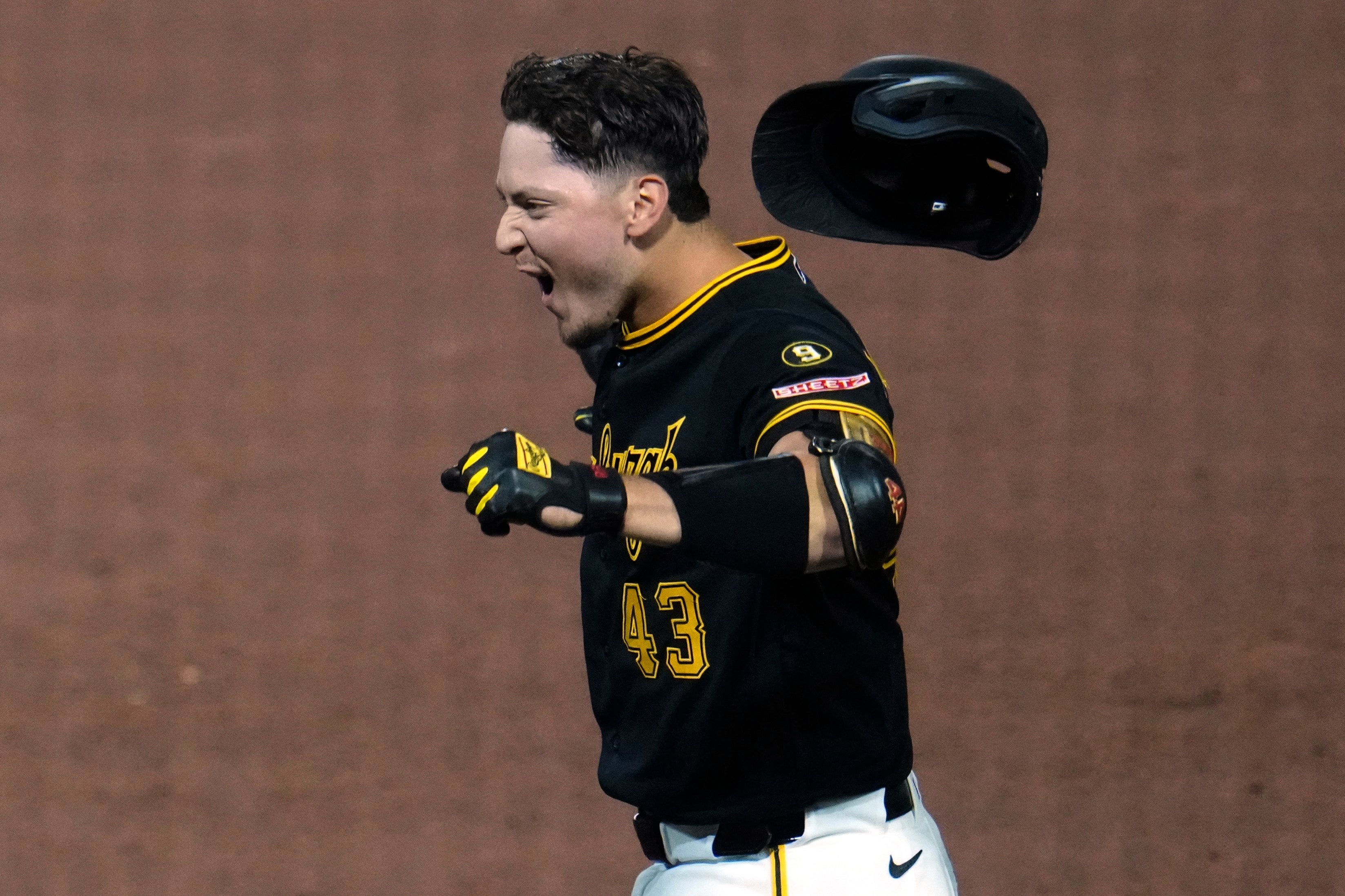 Piratas sobreviven a un final loco y superan 13-12 a Gigantes con un error