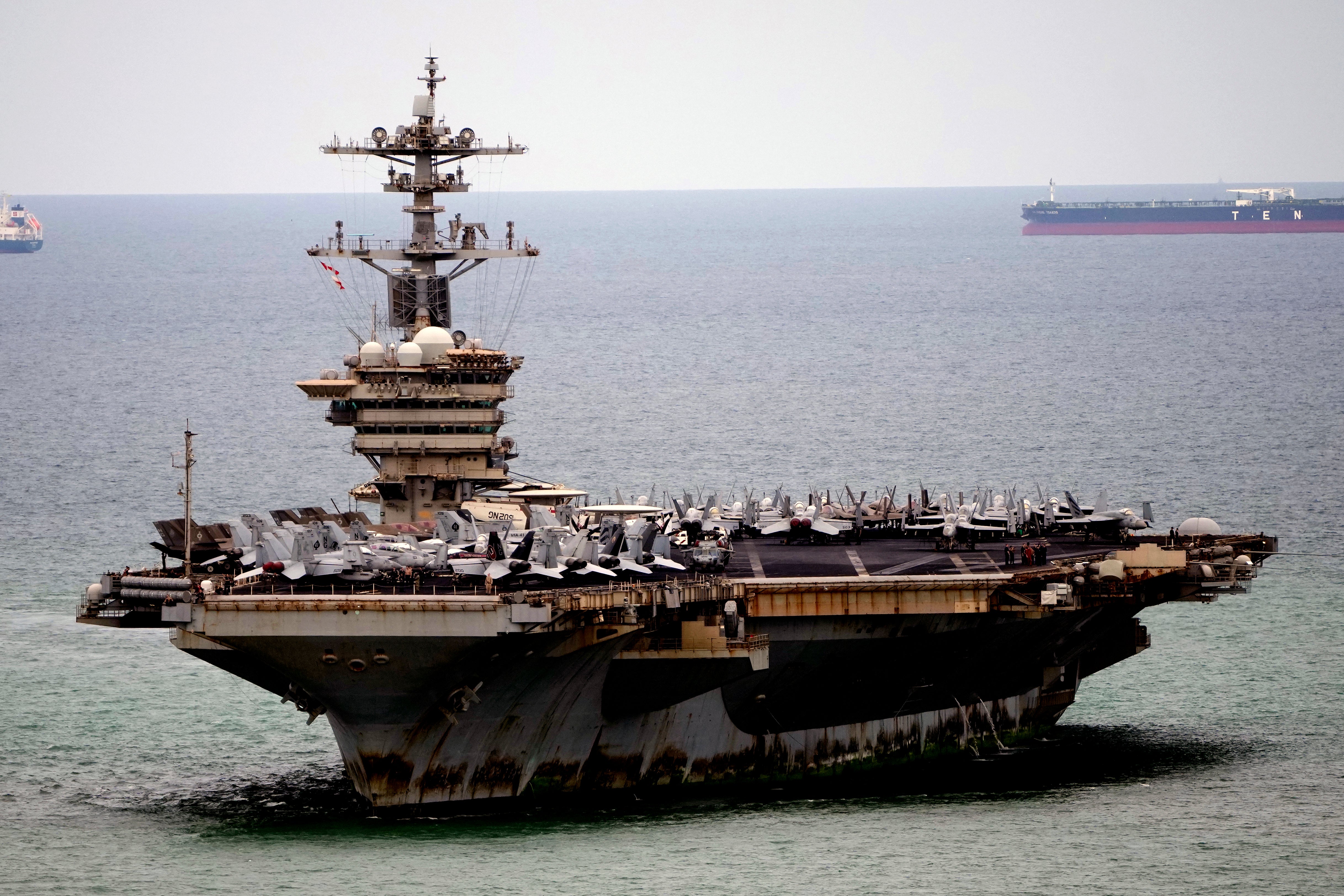 Según un nuevo reporte, dos marineros fueron enviados de vuelta al USS ‘Abraham Lincoln’ tras una pelea provocada por el alcohol en Tailandia