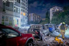Ataques rusos hieren a 8 civiles ucranianos; Moscú y Kiev amenazan con recrudecer la guerra